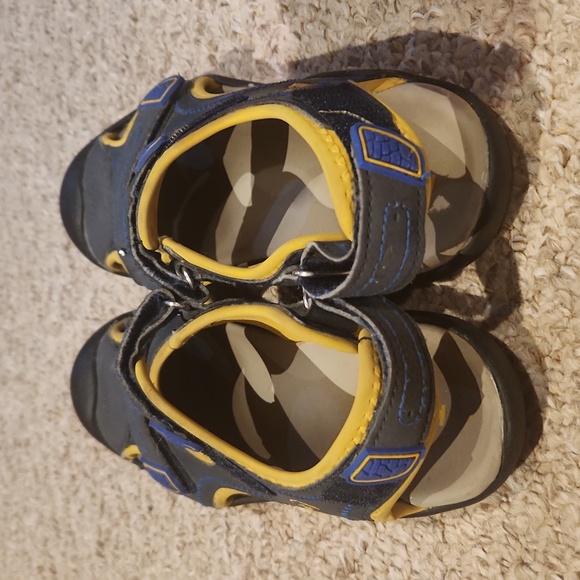 Kamik close toe sandal size 4 - Picture 3 of 6